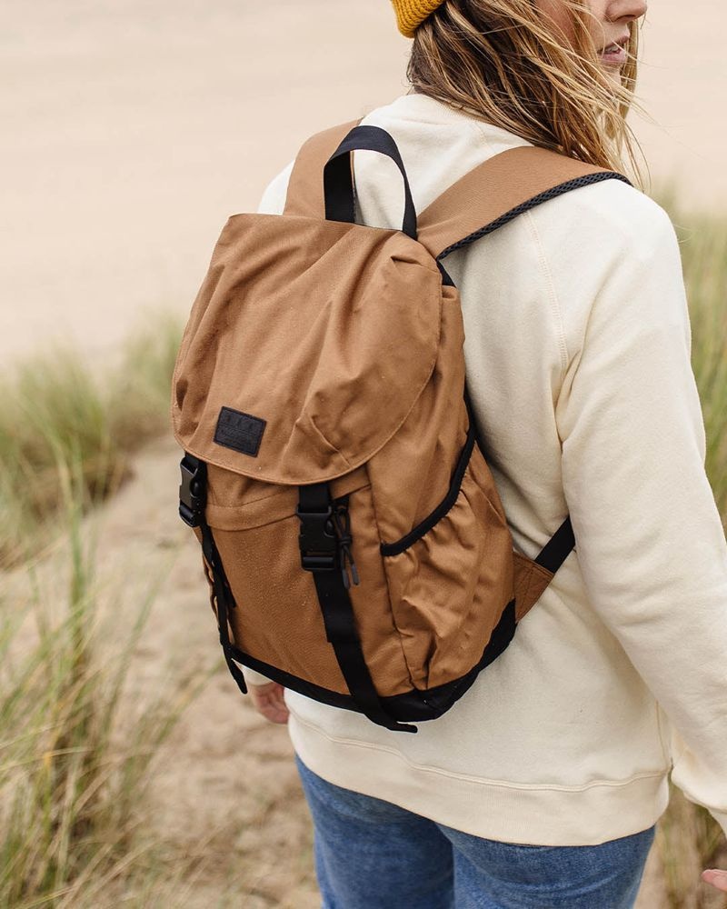 Men's Passenger Boondocker 18L Recycled Polyester Backpack Golden Brown | US-LCKDIG690