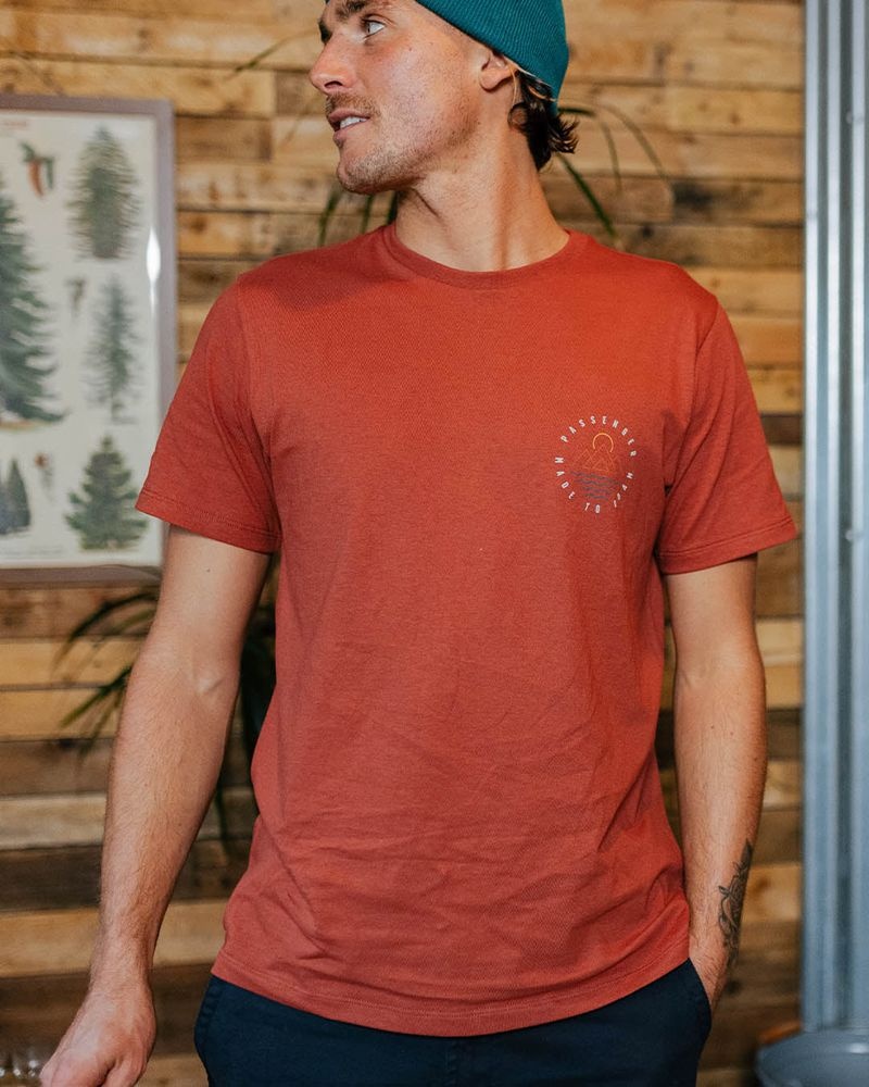 Men's Passenger Escapism Recycled Cotton T-Shirt Burnt Red | US-TSLDGN618