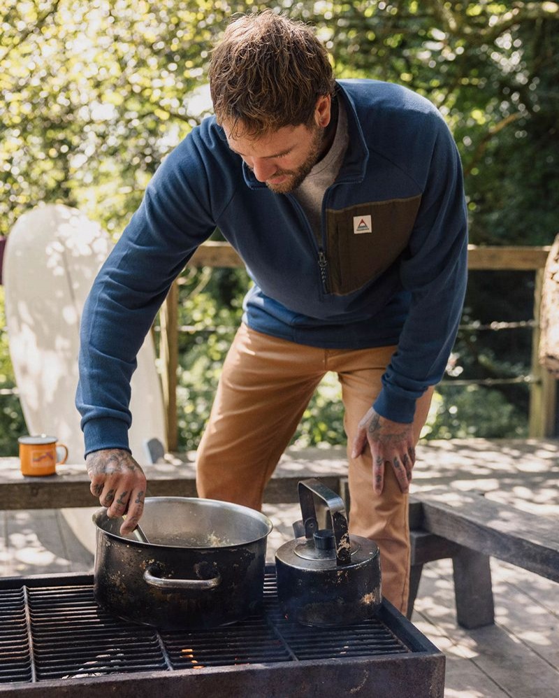 Men's Passenger Offgrid 1/4 Zip Recycled Cotton Sweatshirt Dark Denim | US-WAFPHR819