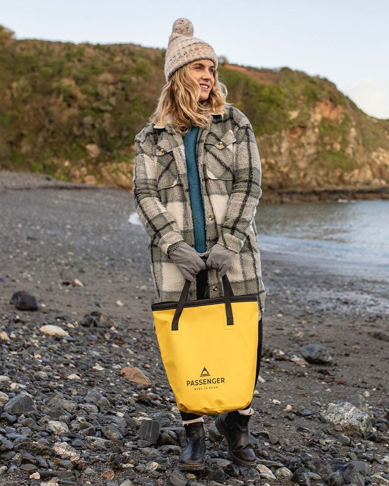 Men's Passenger Recycled Bucket Bag Dandelion Yellow | US-KUPDHS972