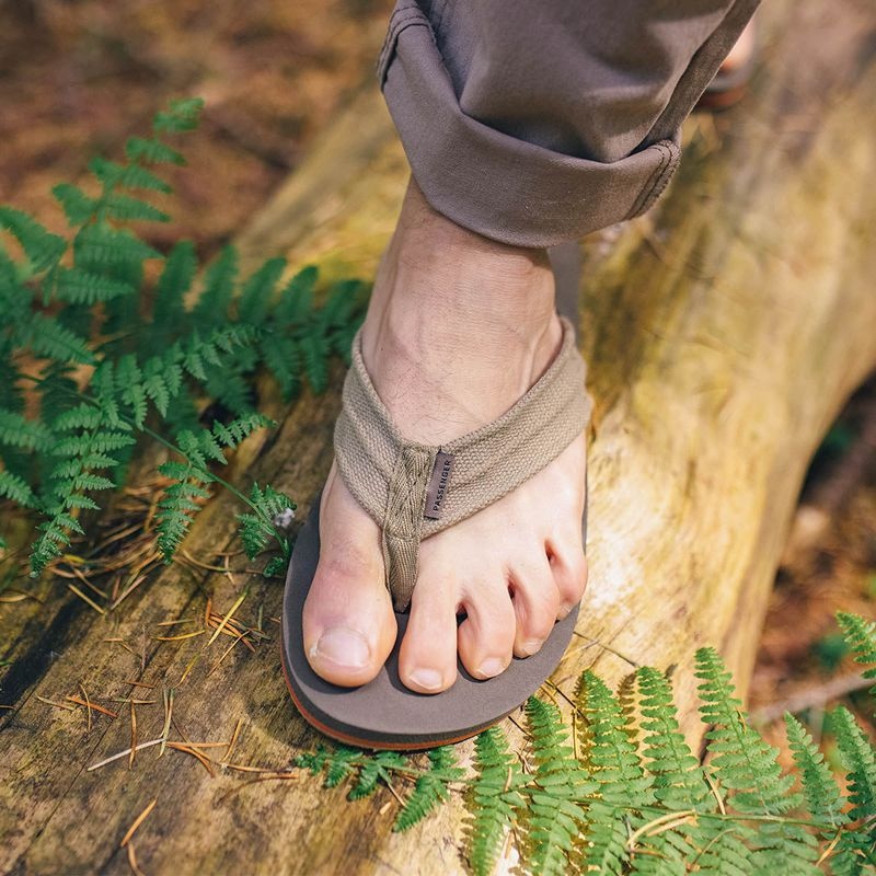 Men's Passenger Santos Flip Flops Taupe | US-UOLANR958