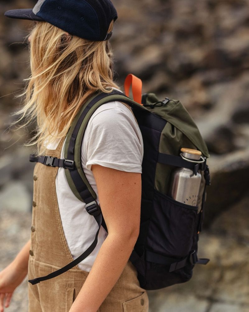 Women's Passenger Boondocker Recycled 26L Backpack Black/Khaki | US-RMKEOJ230