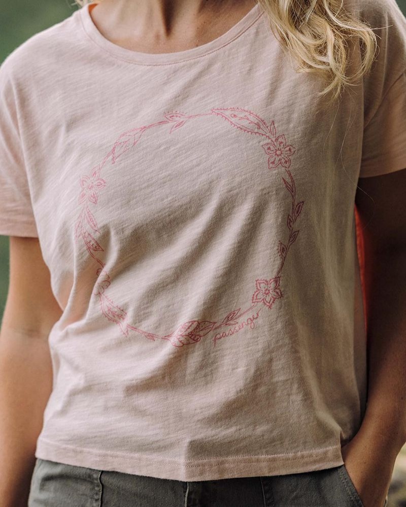 Women's Passenger Daisy Chain Recycled Cotton T-Shirt Peach Whip | US-QDCXPT560