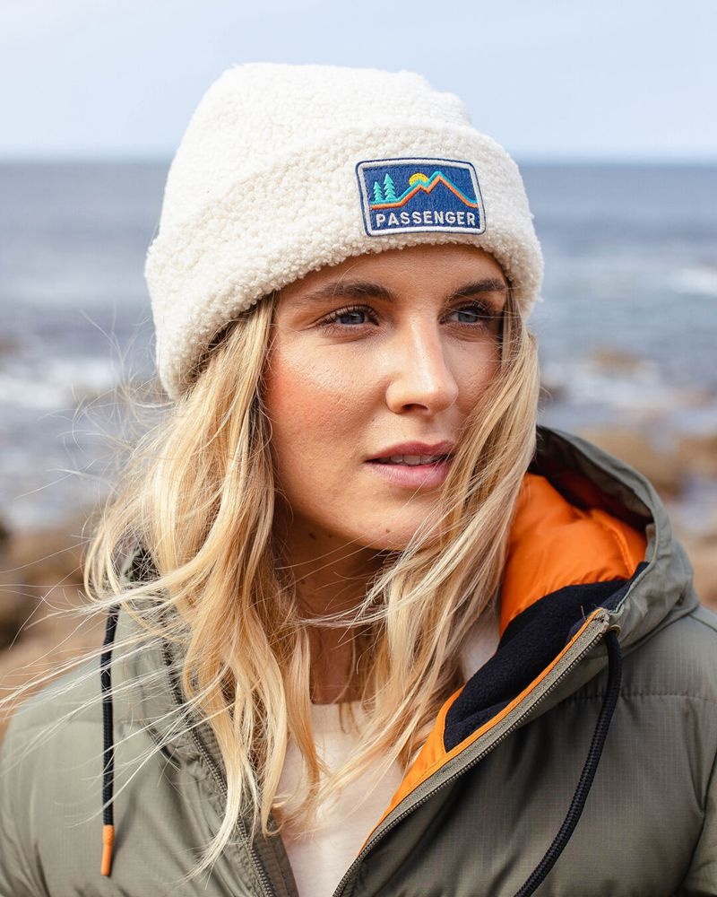 Women's Passenger Peak Recycled Sherpa Beanie Beige | US-HWLJZG480