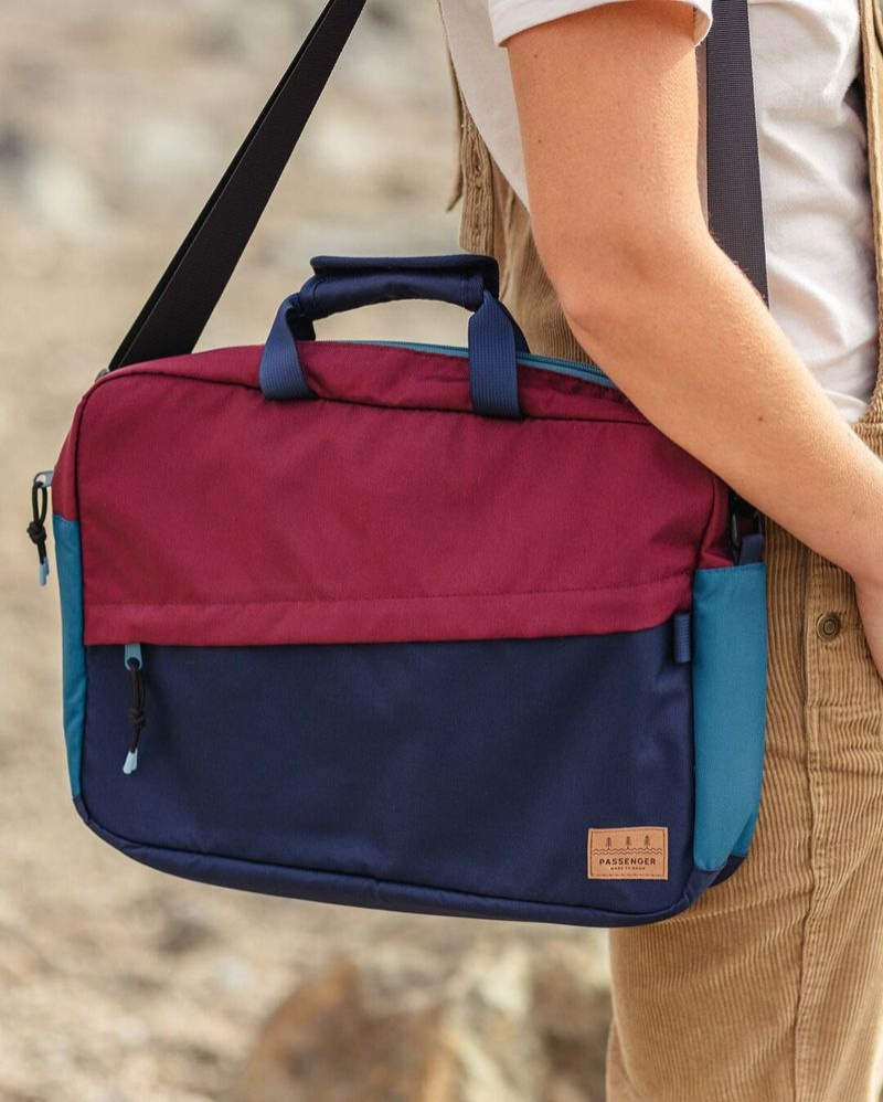 Women's Passenger Recycled Messenger Bag Navy/Burgundy | US-GXAULB450